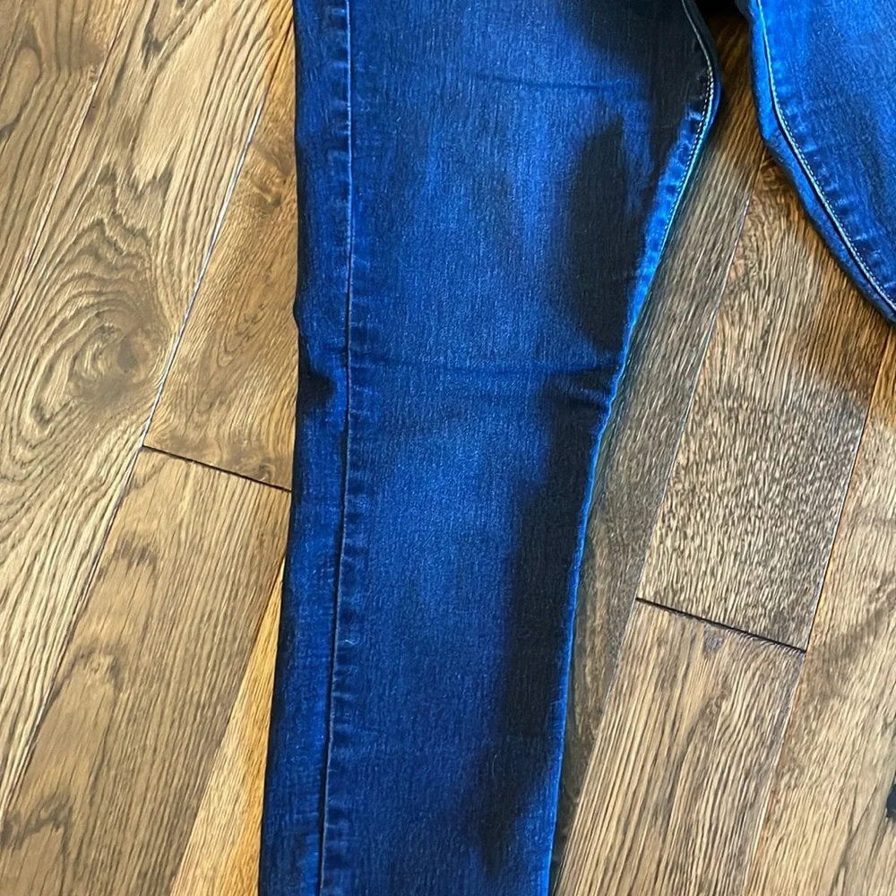 Levi's Women's Dark Blue 711 Skinny Jeans - Picture 13 of 16